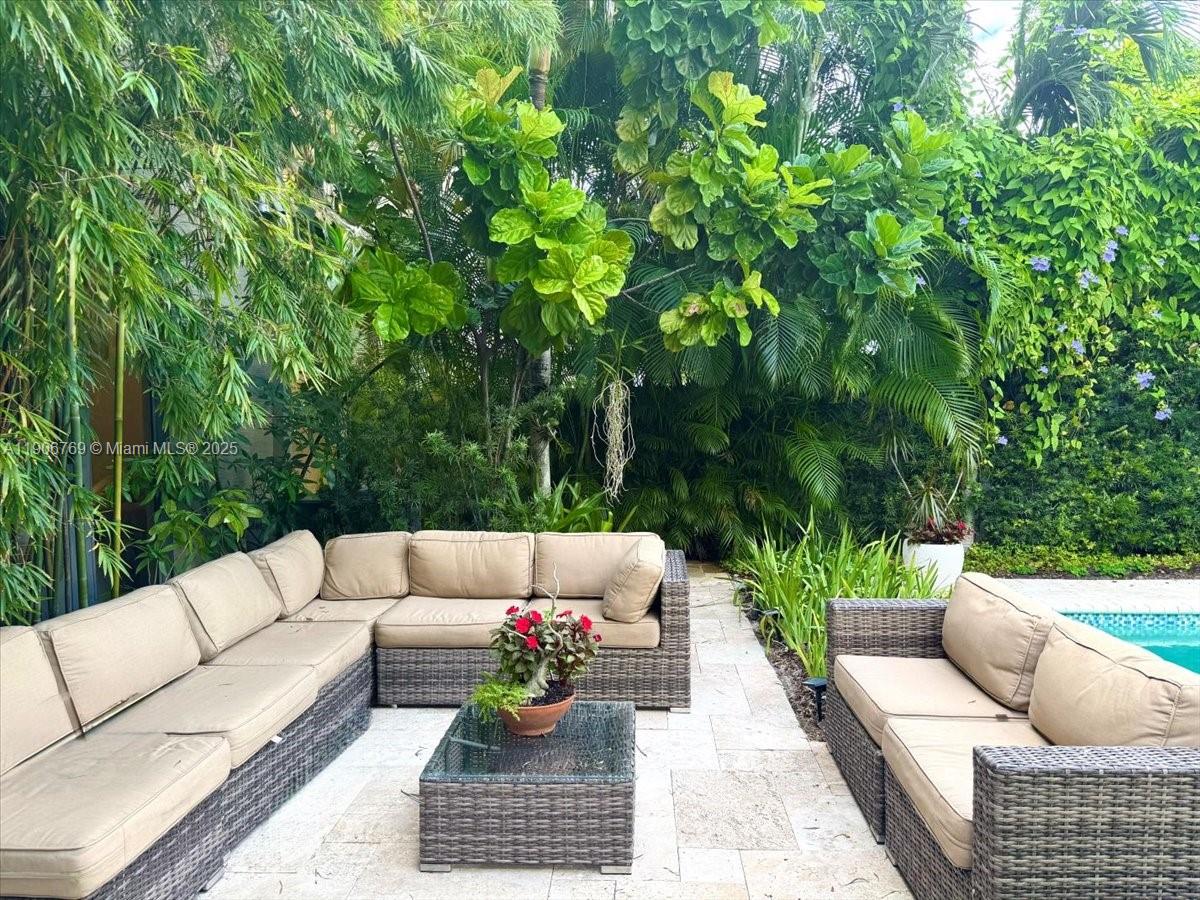 CHAMPION LAKES - Residential