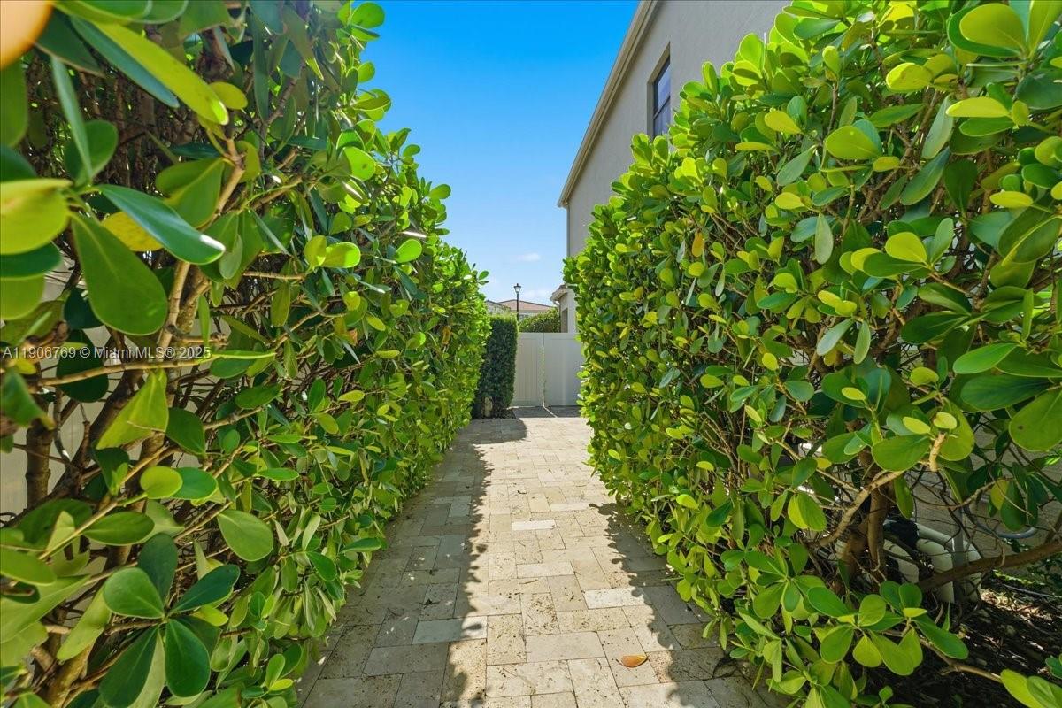 CHAMPION LAKES - Residential