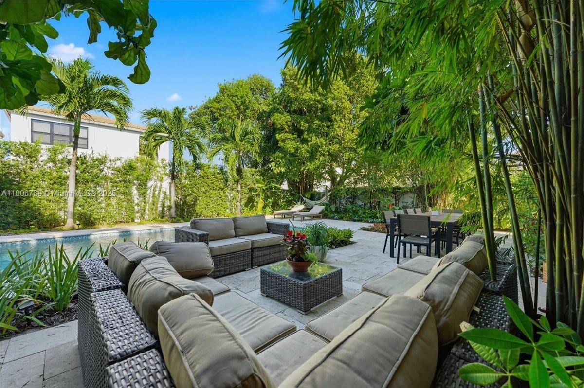 CHAMPION LAKES - Residential