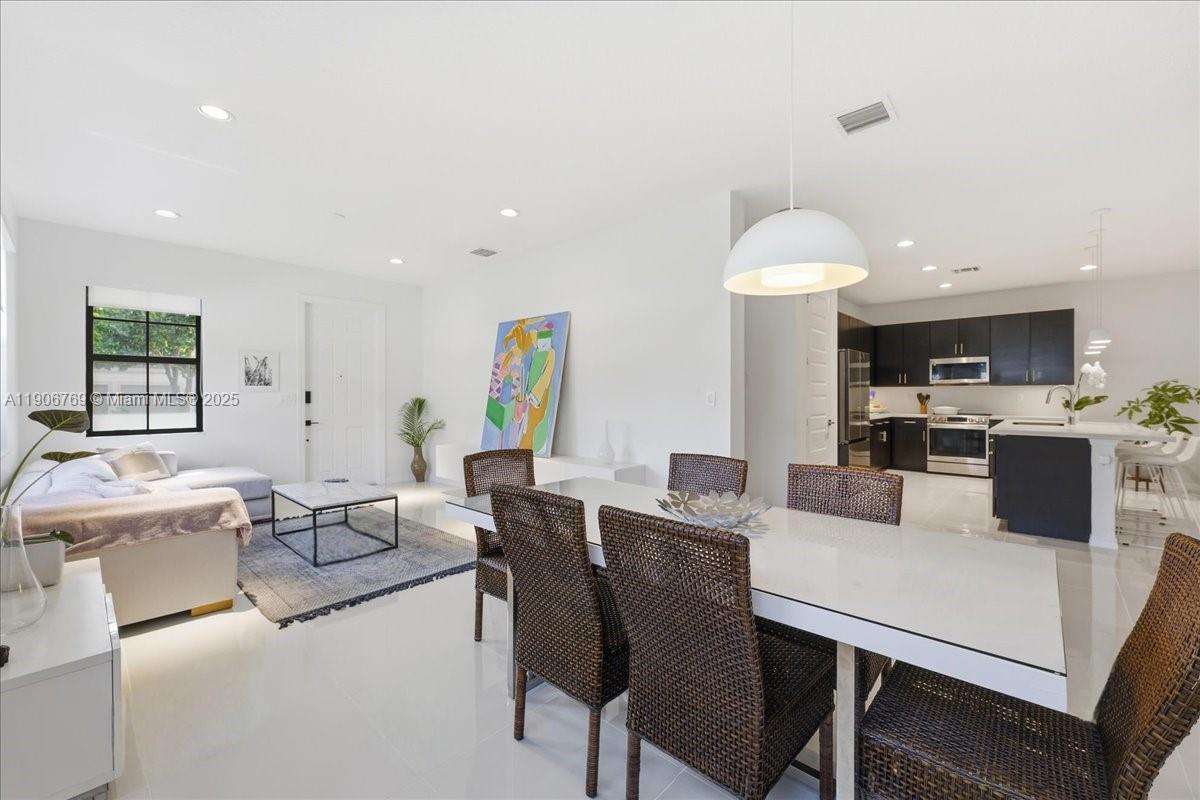 CHAMPION LAKES - Residential