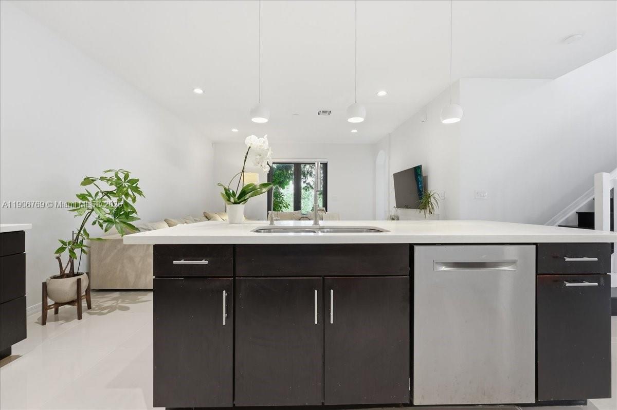 CHAMPION LAKES - Residential