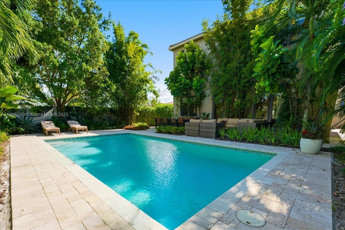 CHAMPION LAKES - Residential