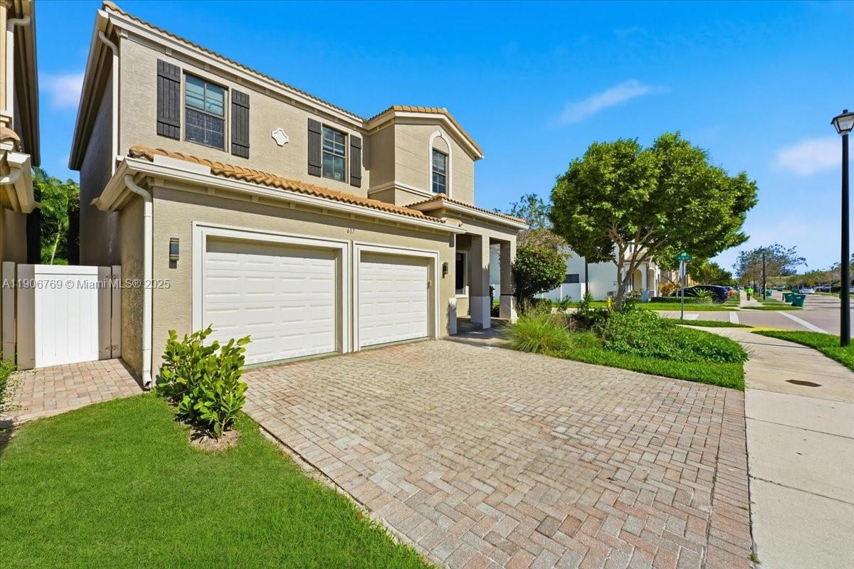 CHAMPION LAKES - Residential