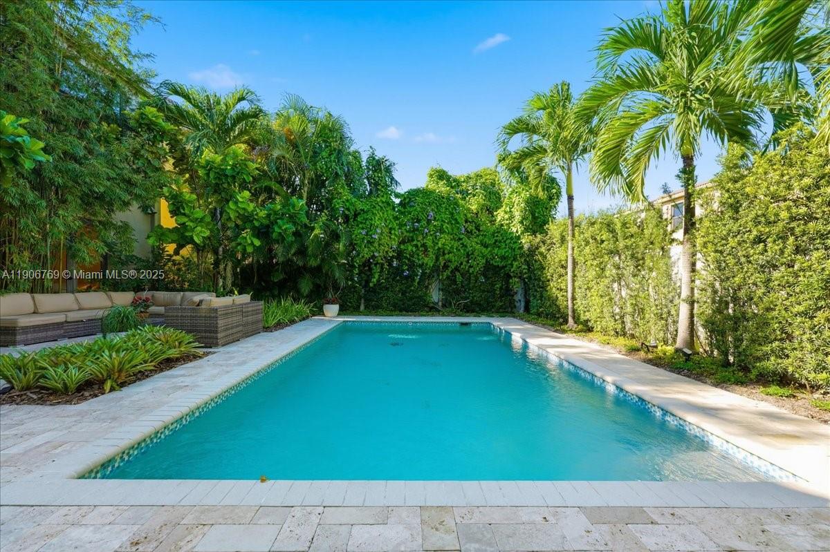 CHAMPION LAKES - Residential