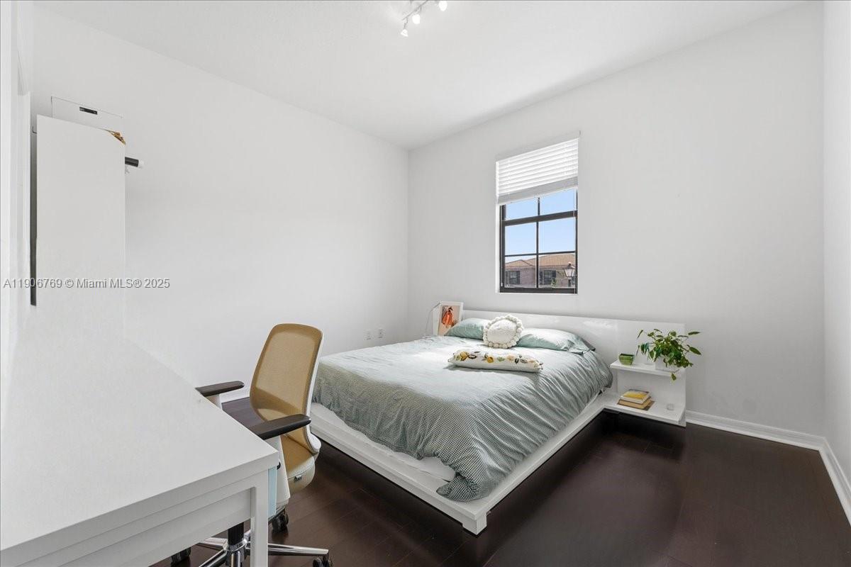 CHAMPION LAKES - Residential