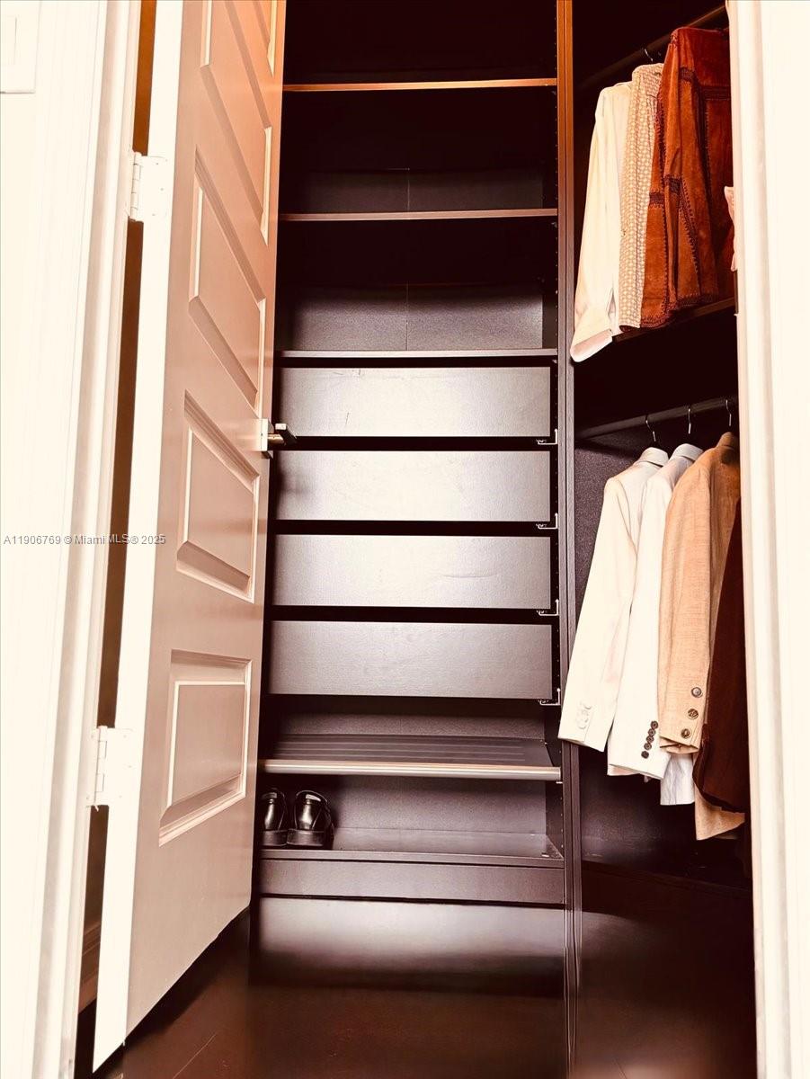 CHAMPION LAKES - Residential