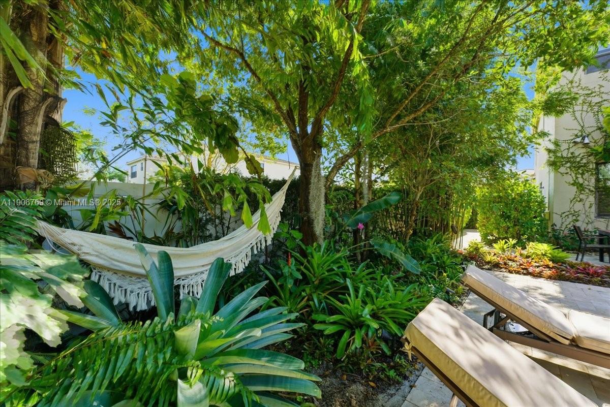 CHAMPION LAKES - Residential