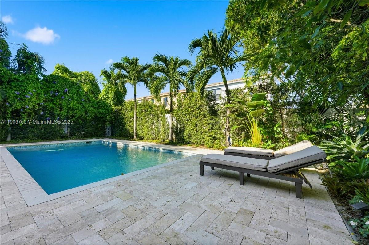 CHAMPION LAKES - Residential