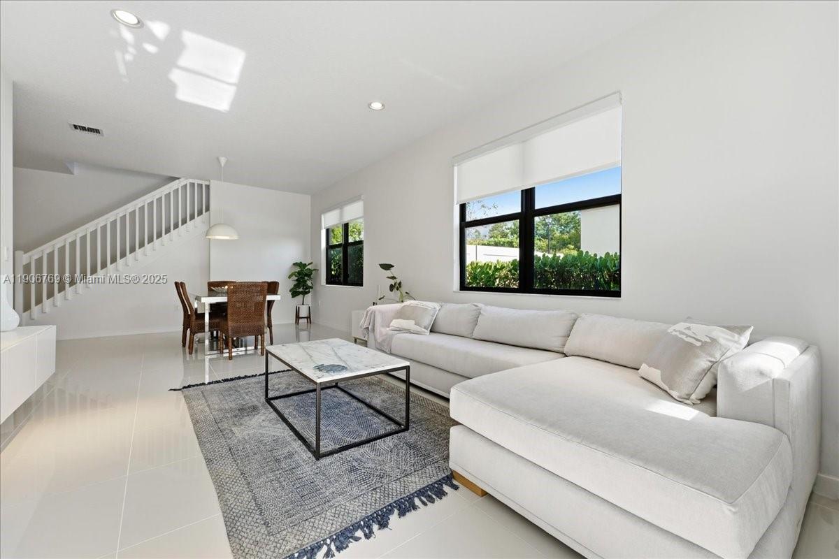 CHAMPION LAKES - Residential