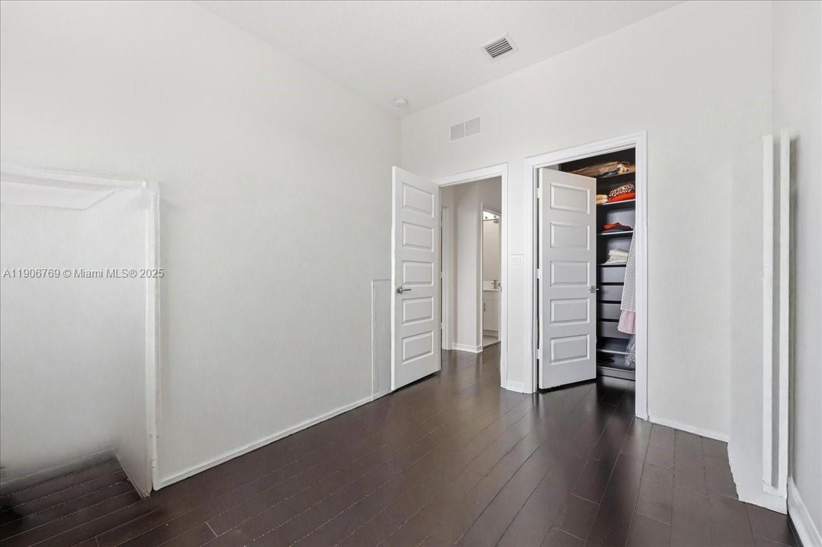 CHAMPION LAKES - Residential