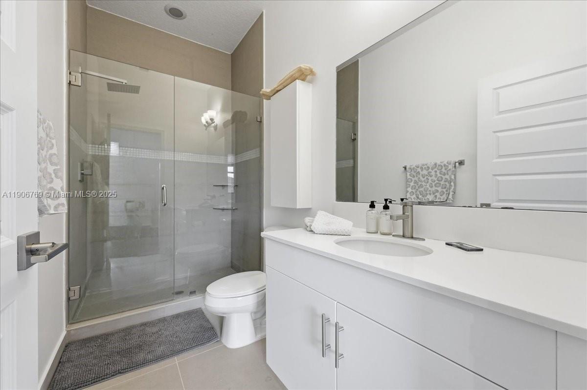 CHAMPION LAKES - Residential