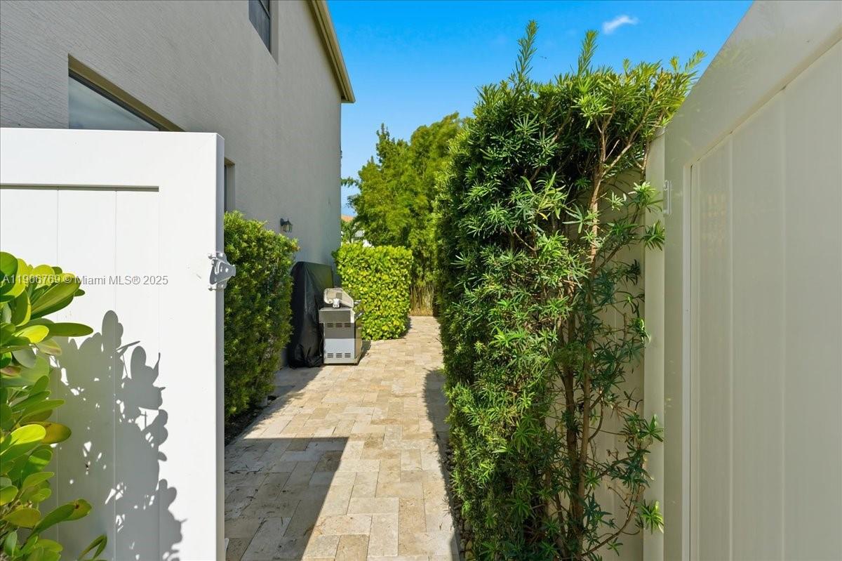 CHAMPION LAKES - Residential