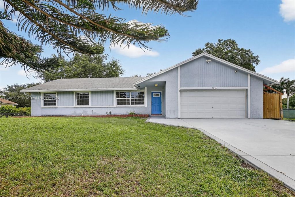 Photo of 5010 SW 201st Ter, Southwest Ranches, FL 33332 (MLS # A11902991)