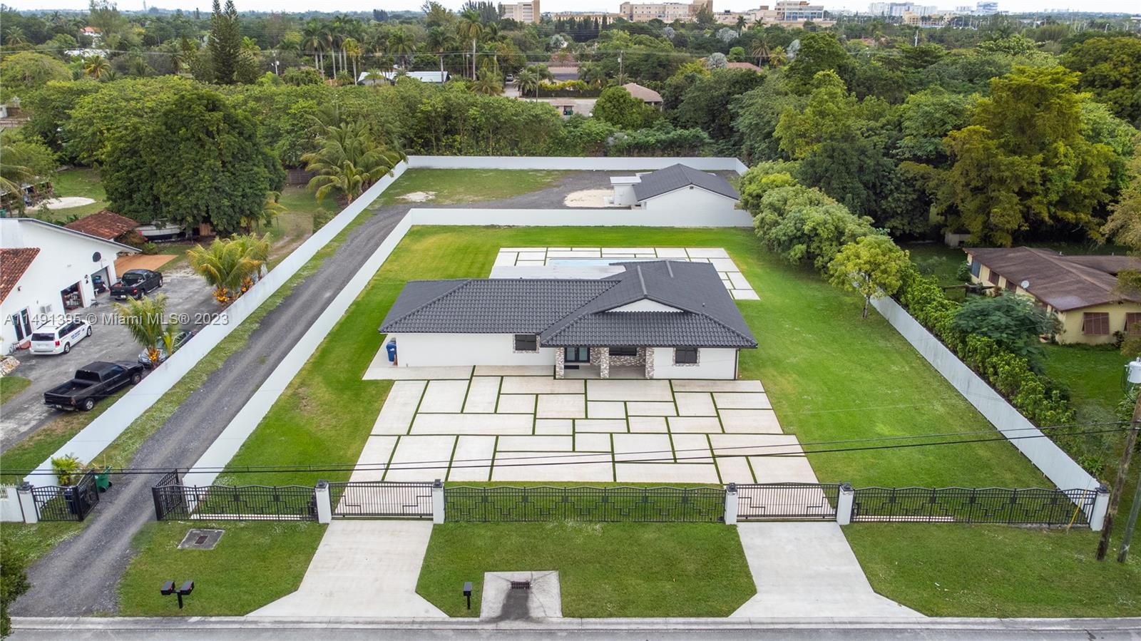 BIRD ROAD FARMSITES - Residential