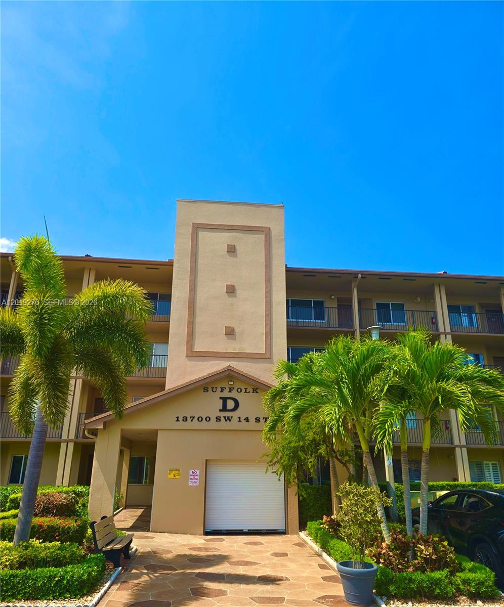 SUFFOLK AT CENTURY VILLAG - Residential