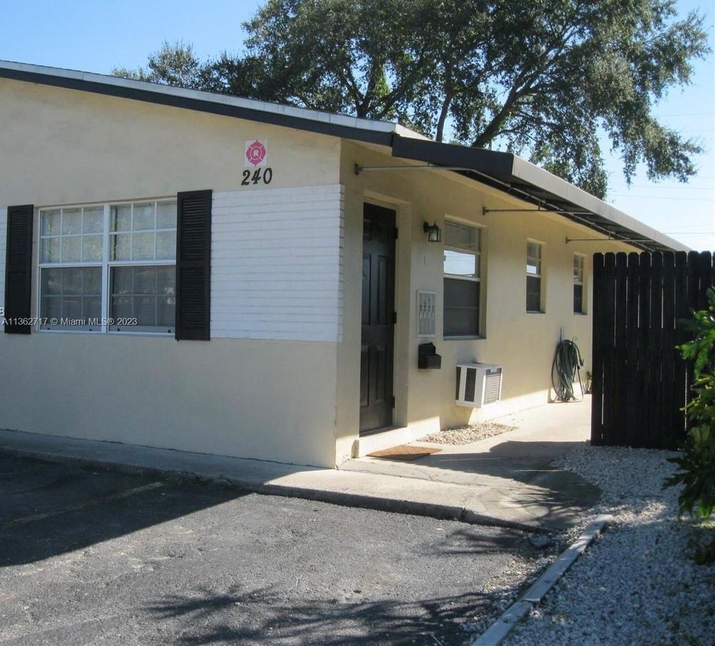 Photo of 240 SW 23rd St #4, Fort Lauderdale, FL 33315 (MLS # A11362717)