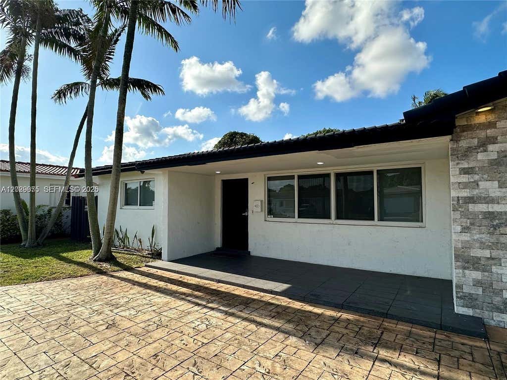 Photo of 5424 Garfield St, Hollywood, FL 33021 (MLS # A12029675)