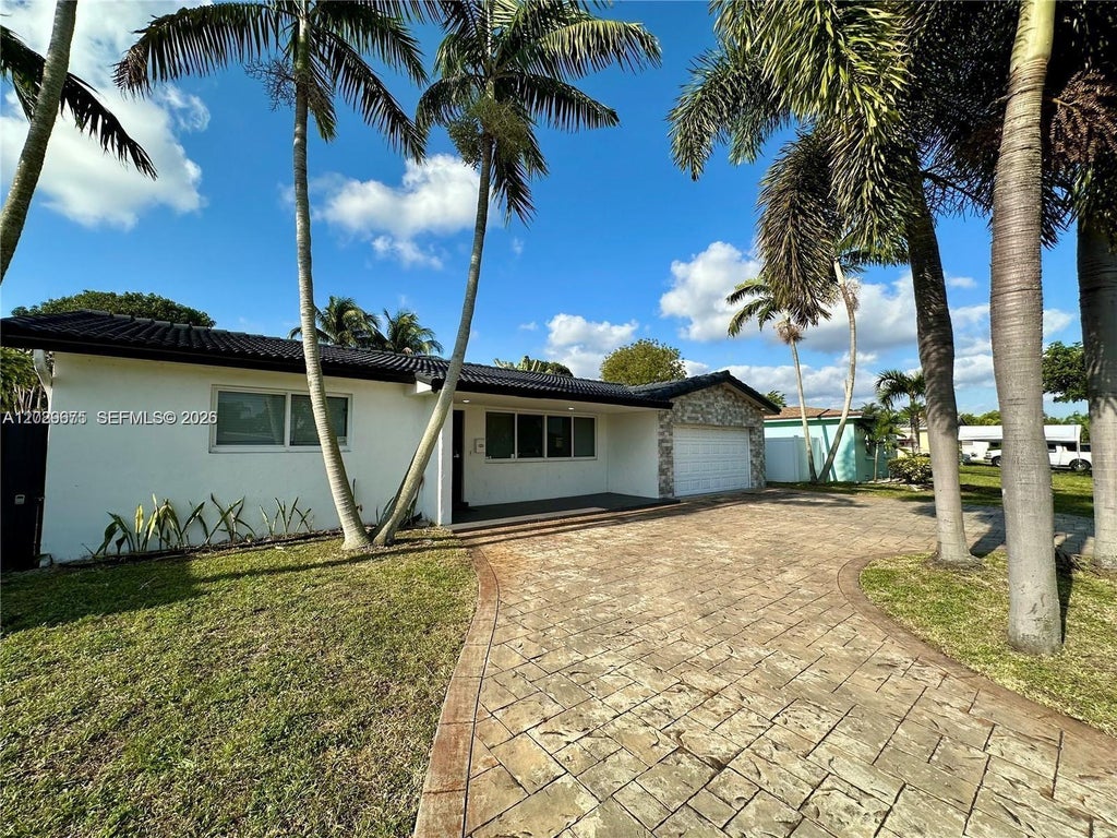 Photo of 5424 Garfield St, Hollywood, FL 33021 (MLS # A12029675)