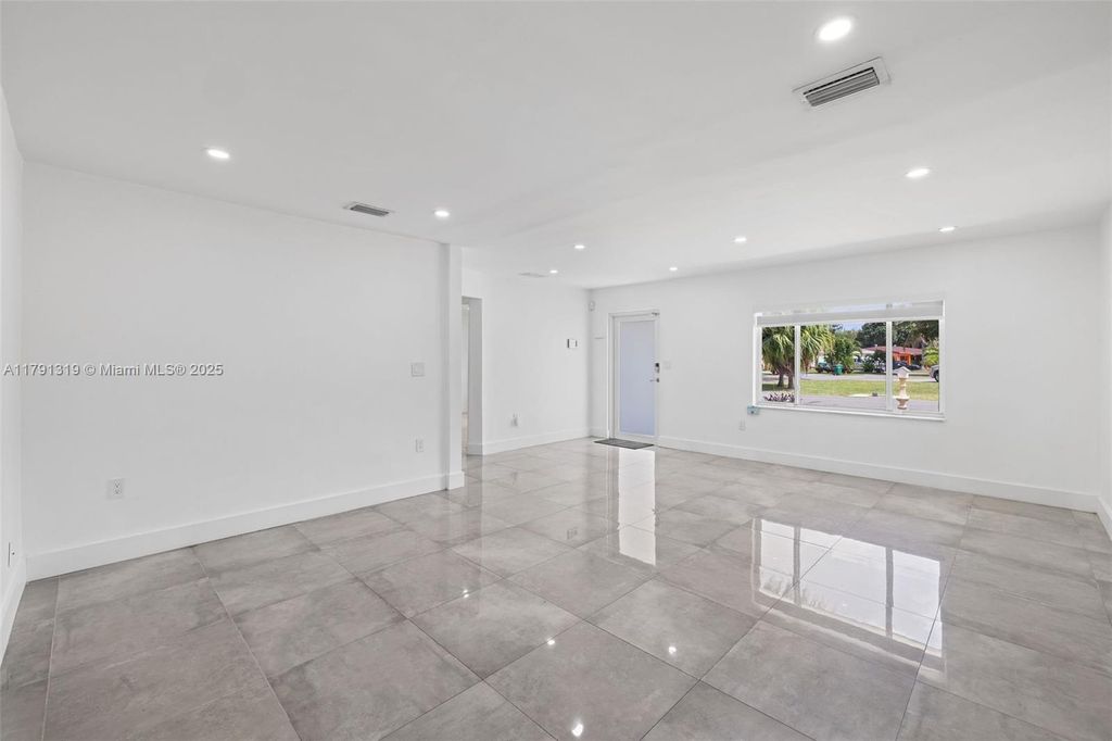 Photo of 6511 SW 31st St, Miramar, FL 33023 (MLS # A11791319)