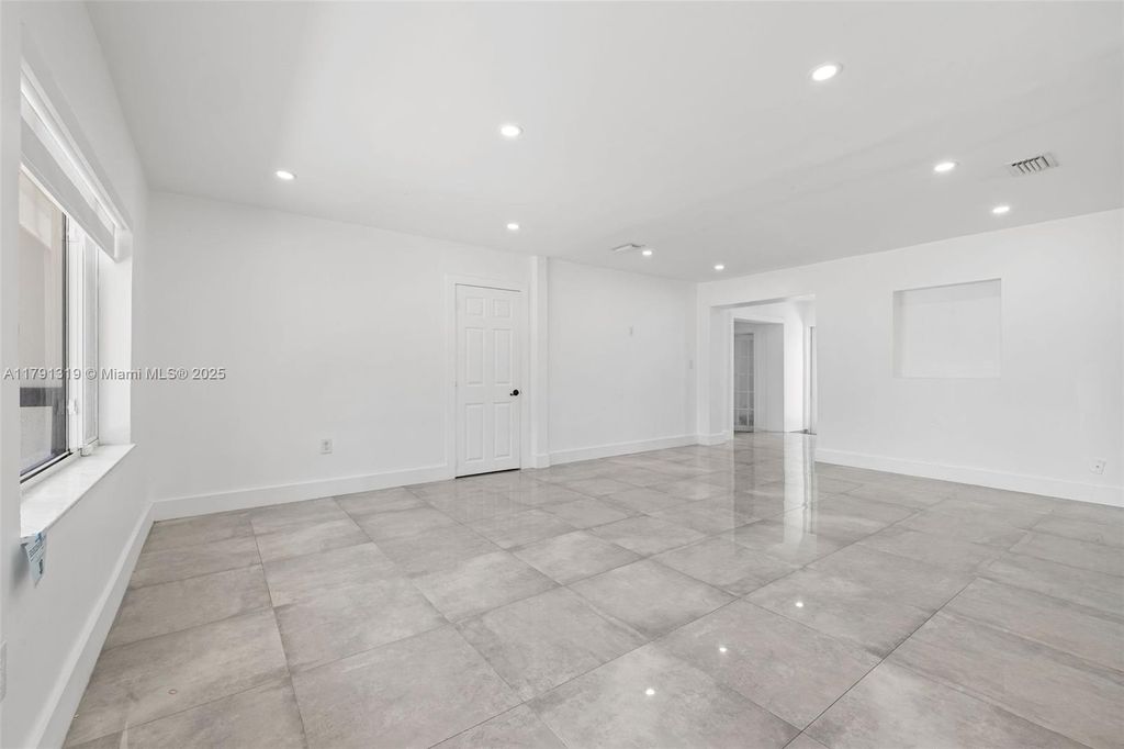 Photo of 6511 SW 31st St, Miramar, FL 33023 (MLS # A11791319)