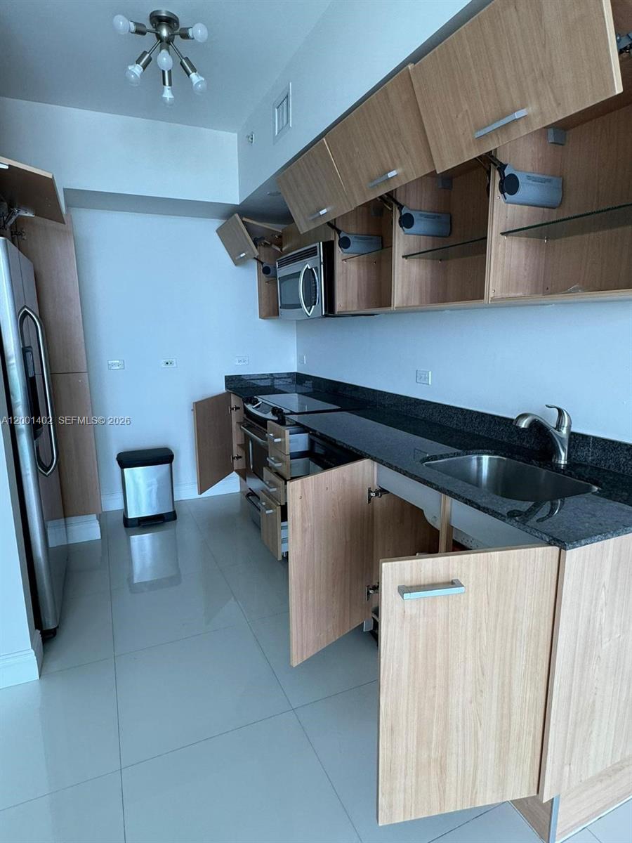 WIND CONDO - Residential Lease