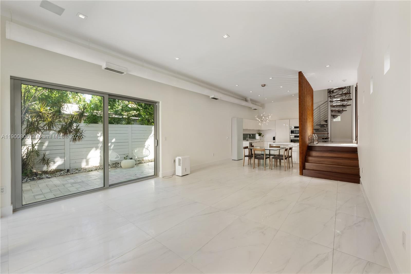 SILVER BLUFF EST SEC C - Residential Lease