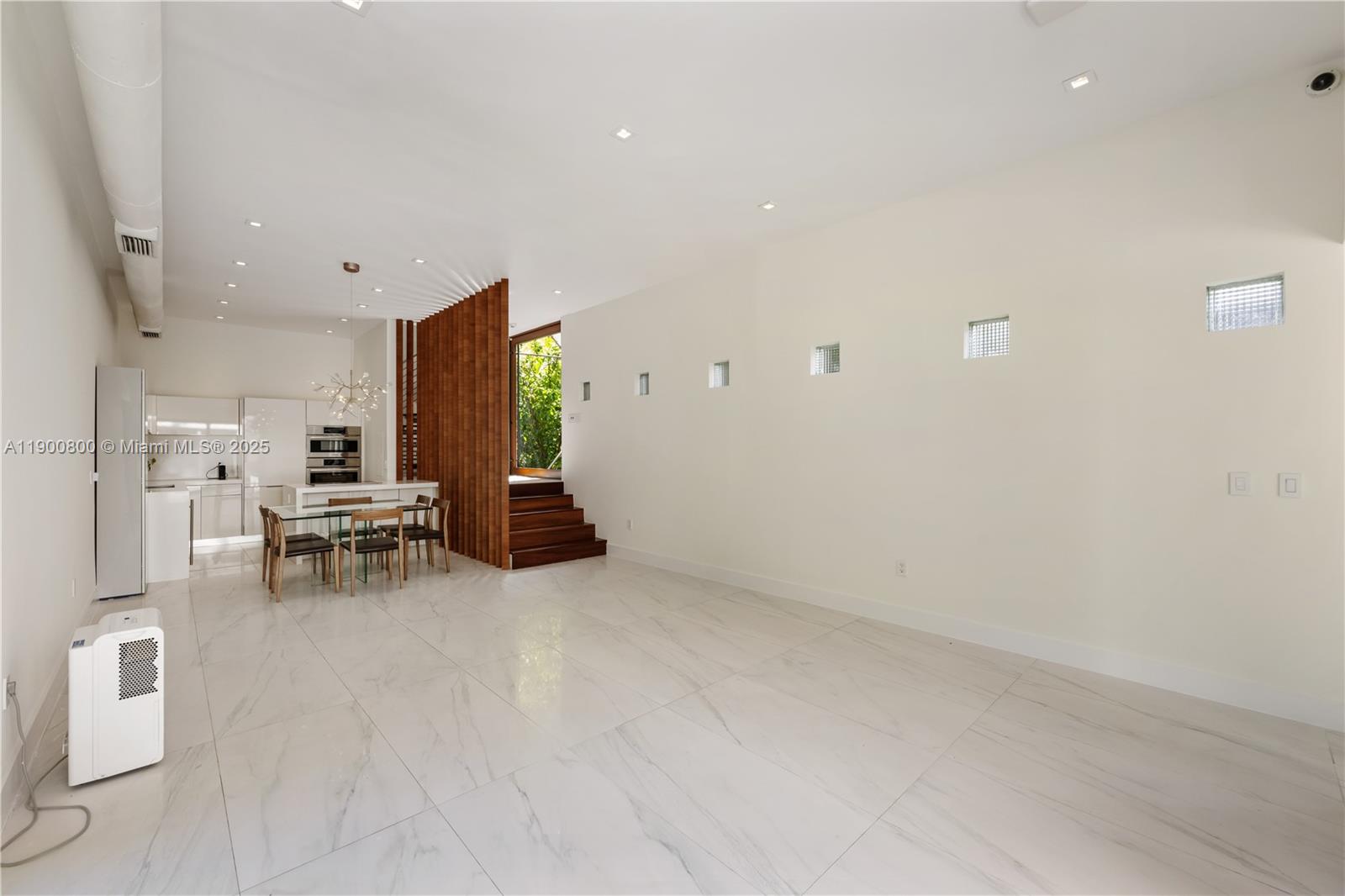 SILVER BLUFF EST SEC C - Residential Lease