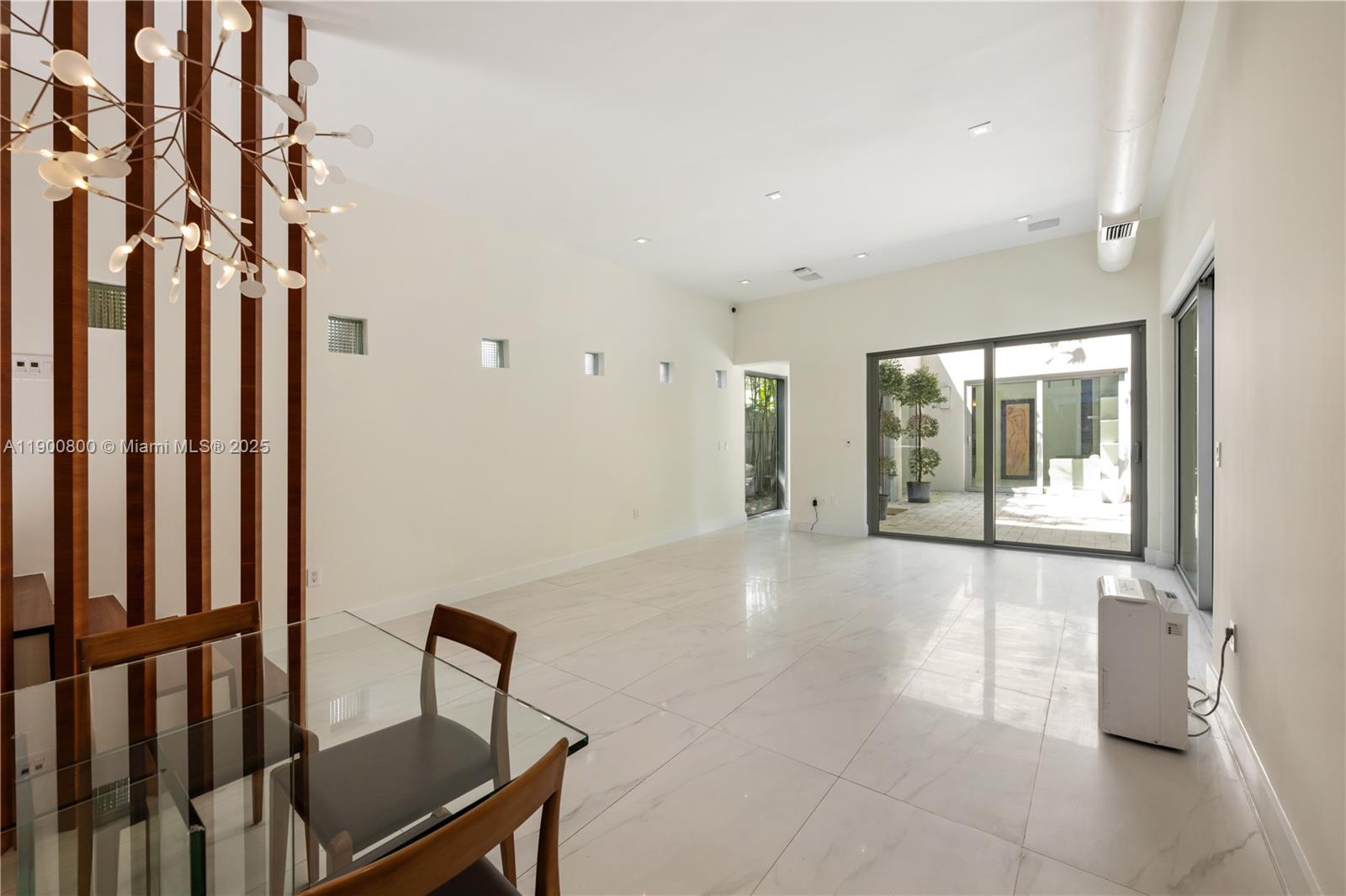 SILVER BLUFF EST SEC C - Residential Lease