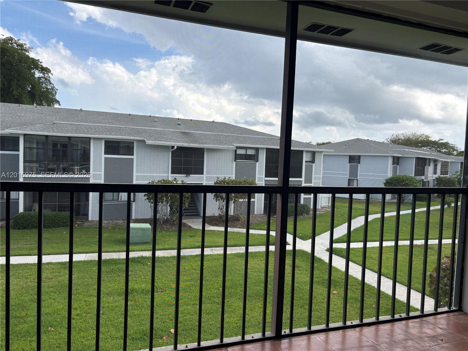 LAKEVIEW AT HAMMOCKS COND - Residential Lease