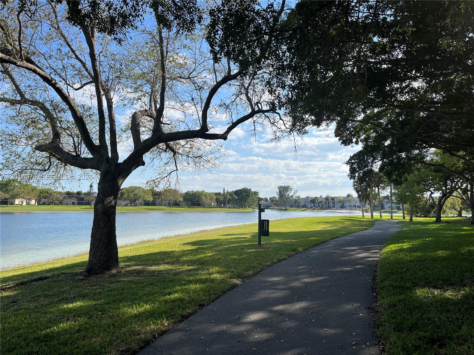 LAKEVIEW AT HAMMOCKS COND - Residential Lease
