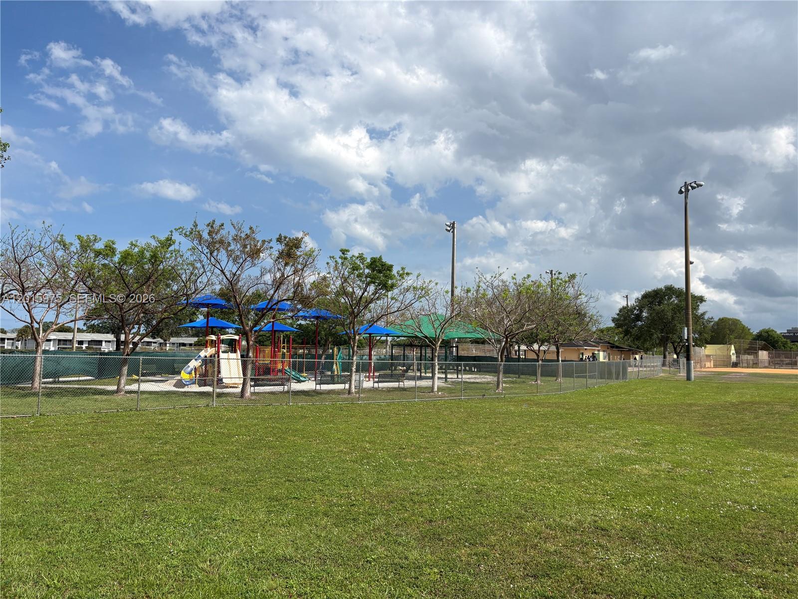 LAKEVIEW AT HAMMOCKS COND - Residential Lease