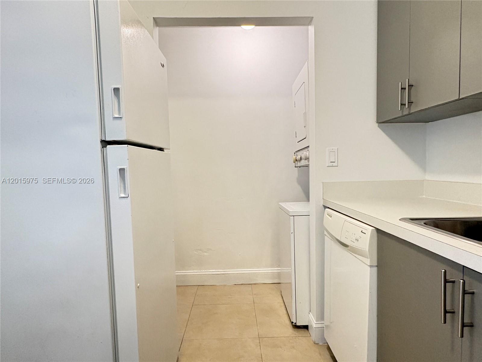 LAKEVIEW AT HAMMOCKS COND - Residential Lease