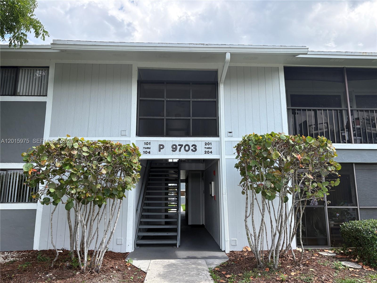 LAKEVIEW AT HAMMOCKS COND - Residential Lease