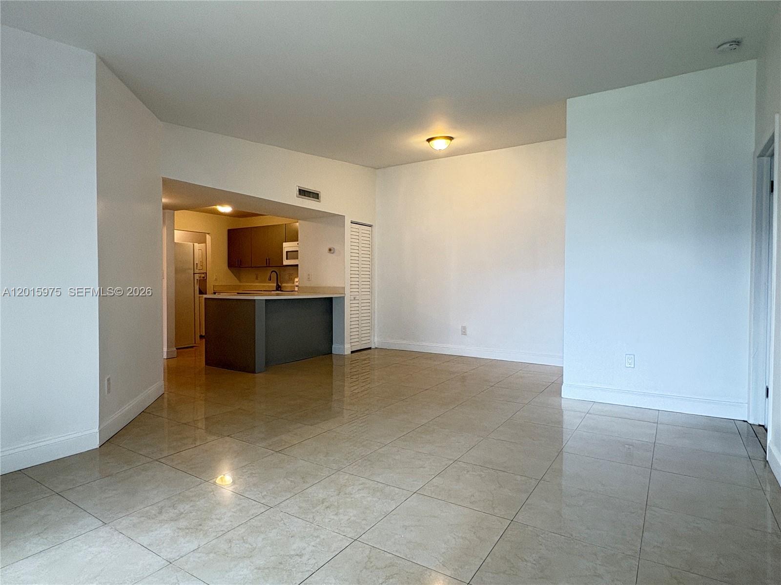 LAKEVIEW AT HAMMOCKS COND - Residential Lease