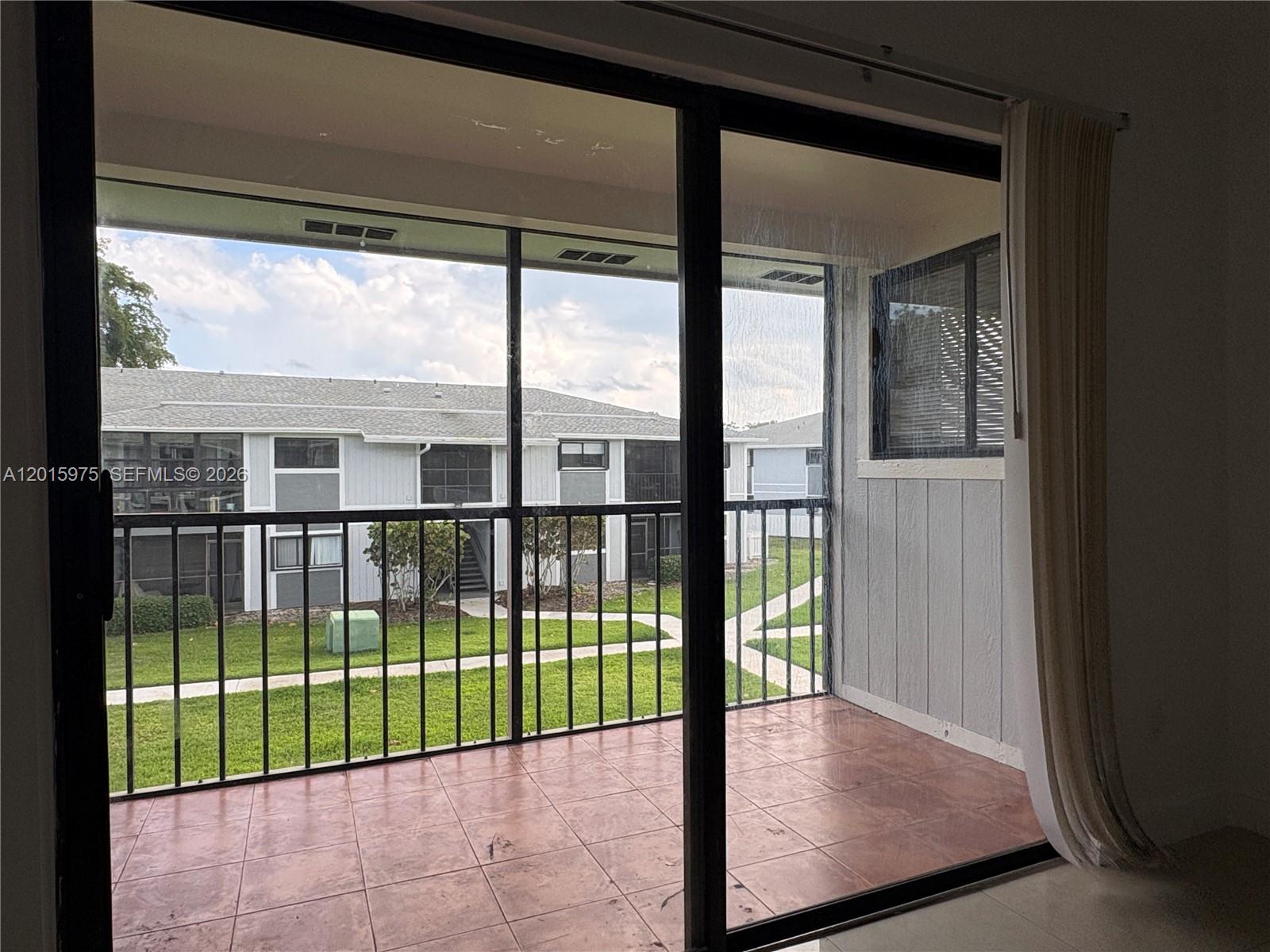 LAKEVIEW AT HAMMOCKS COND - Residential Lease