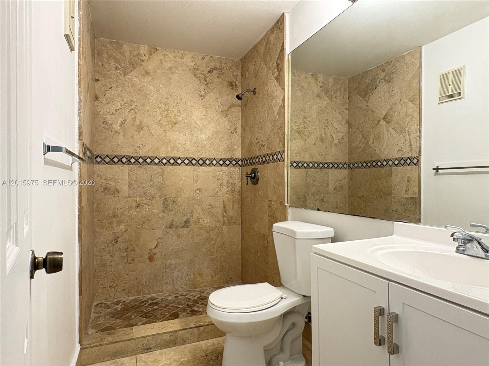 LAKEVIEW AT HAMMOCKS COND - Residential Lease