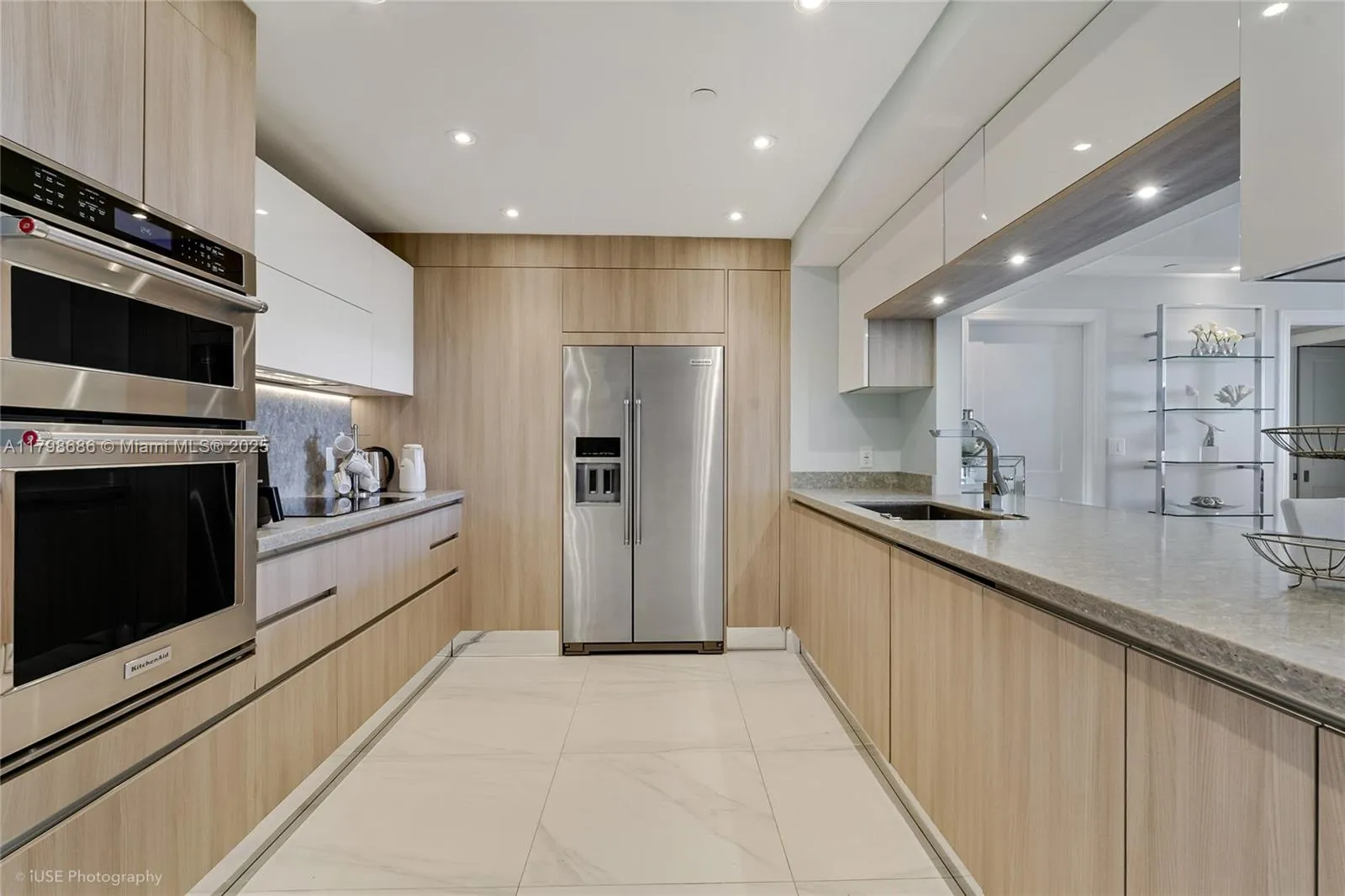 Key Biscayne, Florida 33149, United States, 2 Bedrooms Bedrooms, ,3 BathroomsBathrooms,Residential,Active,125652