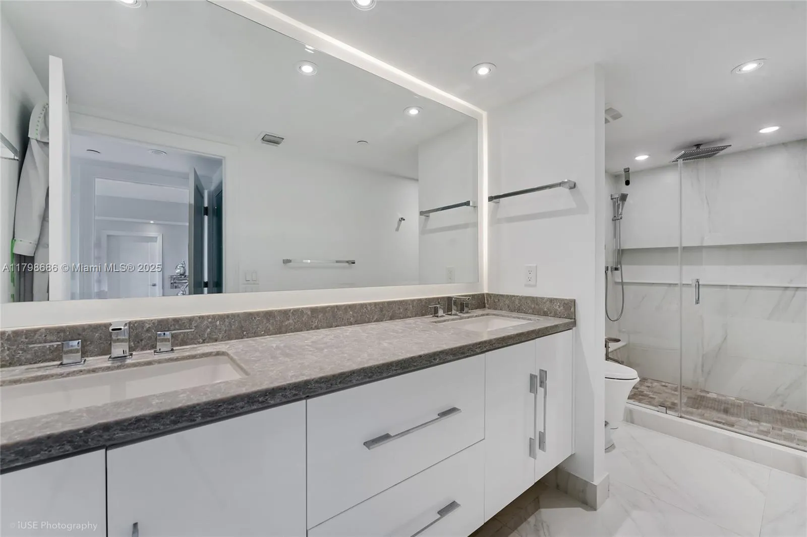 Key Biscayne, Florida 33149, United States, 2 Bedrooms Bedrooms, ,3 BathroomsBathrooms,Residential,Active,125652