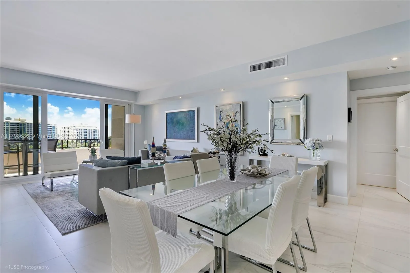 Key Biscayne, Florida 33149, United States, 2 Bedrooms Bedrooms, ,3 BathroomsBathrooms,Residential,Active,125652