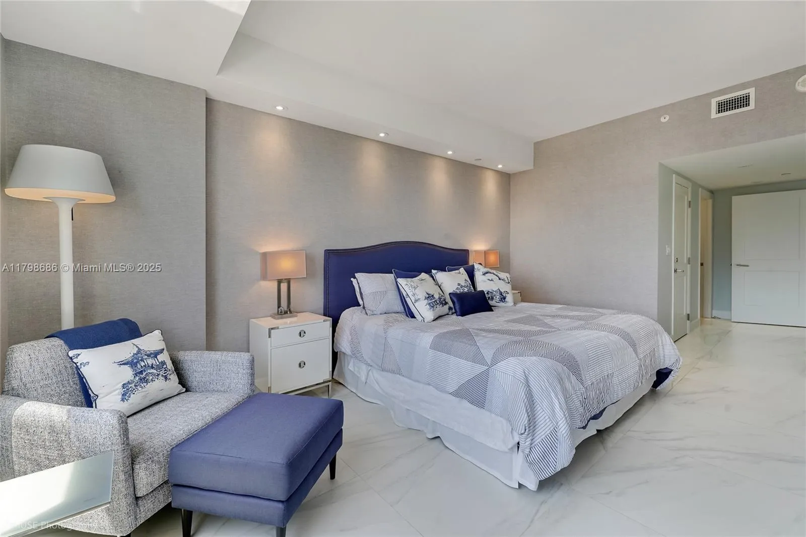 Key Biscayne, Florida 33149, United States, 2 Bedrooms Bedrooms, ,3 BathroomsBathrooms,Residential,Active,125652