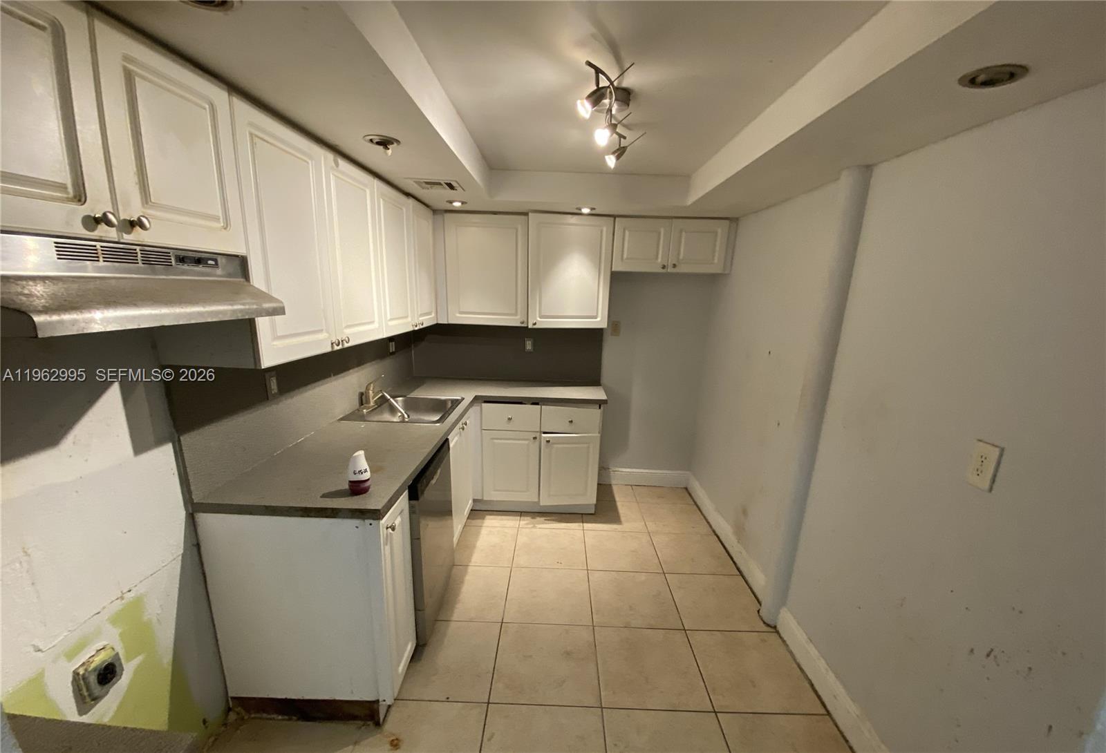 BAYVIEW PALMS CONDO - Residential