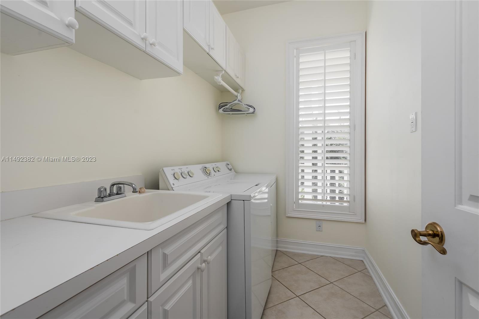 HIDEAWAY BEACH ASSOCIATION - Residential