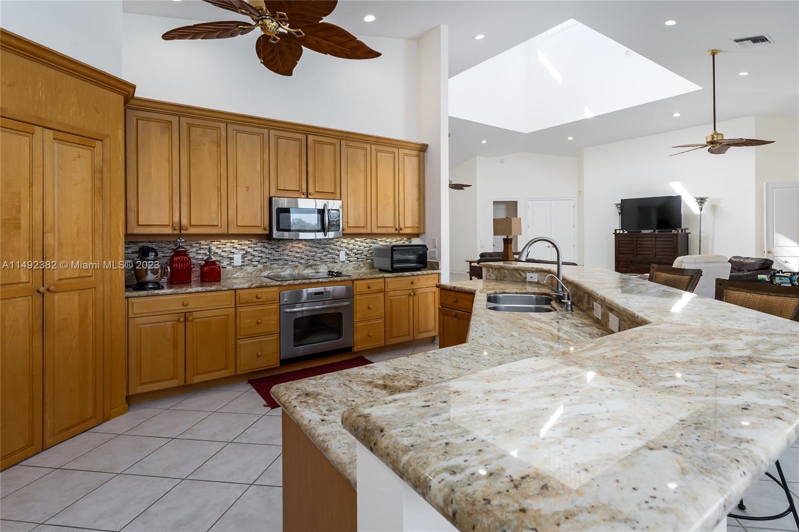 HIDEAWAY BEACH ASSOCIATION - Residential