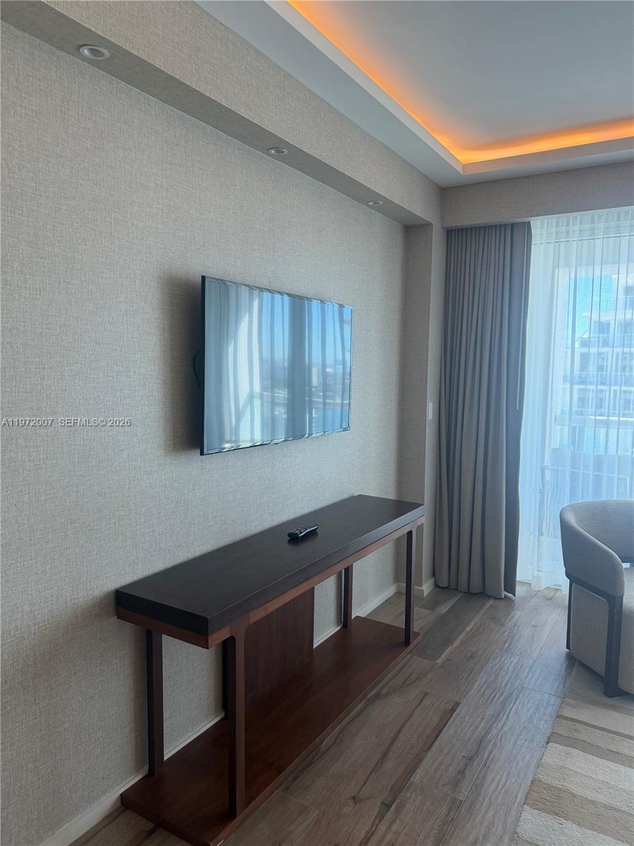 551 FLB CONDOMINIUM RESID - Residential