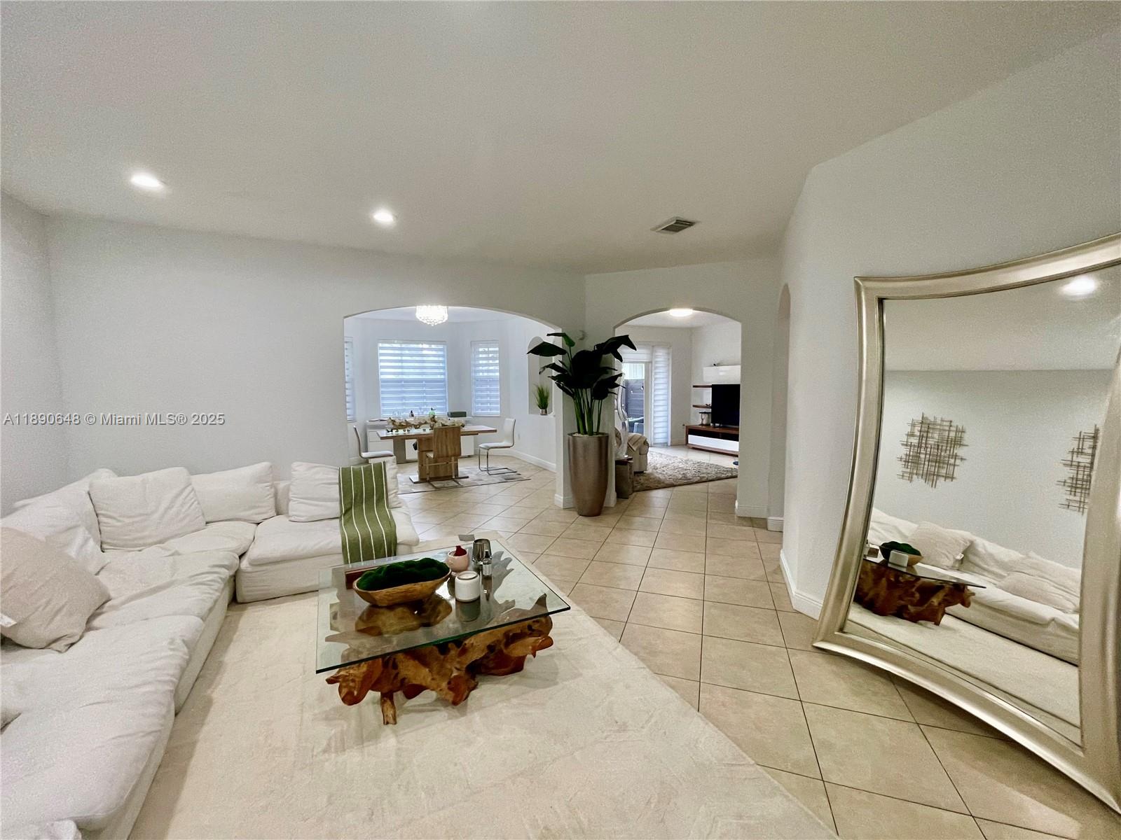 ISLANDS AT DORAL - Residential Lease