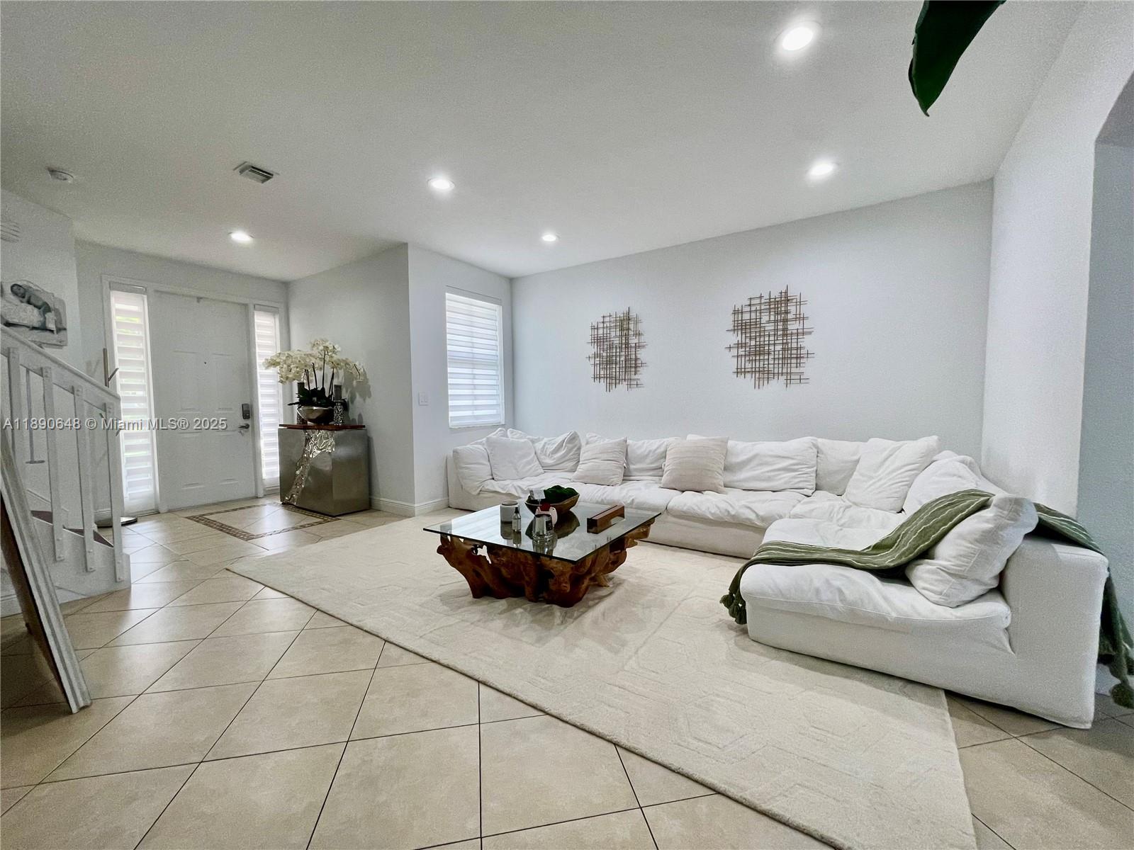 ISLANDS AT DORAL - Residential Lease