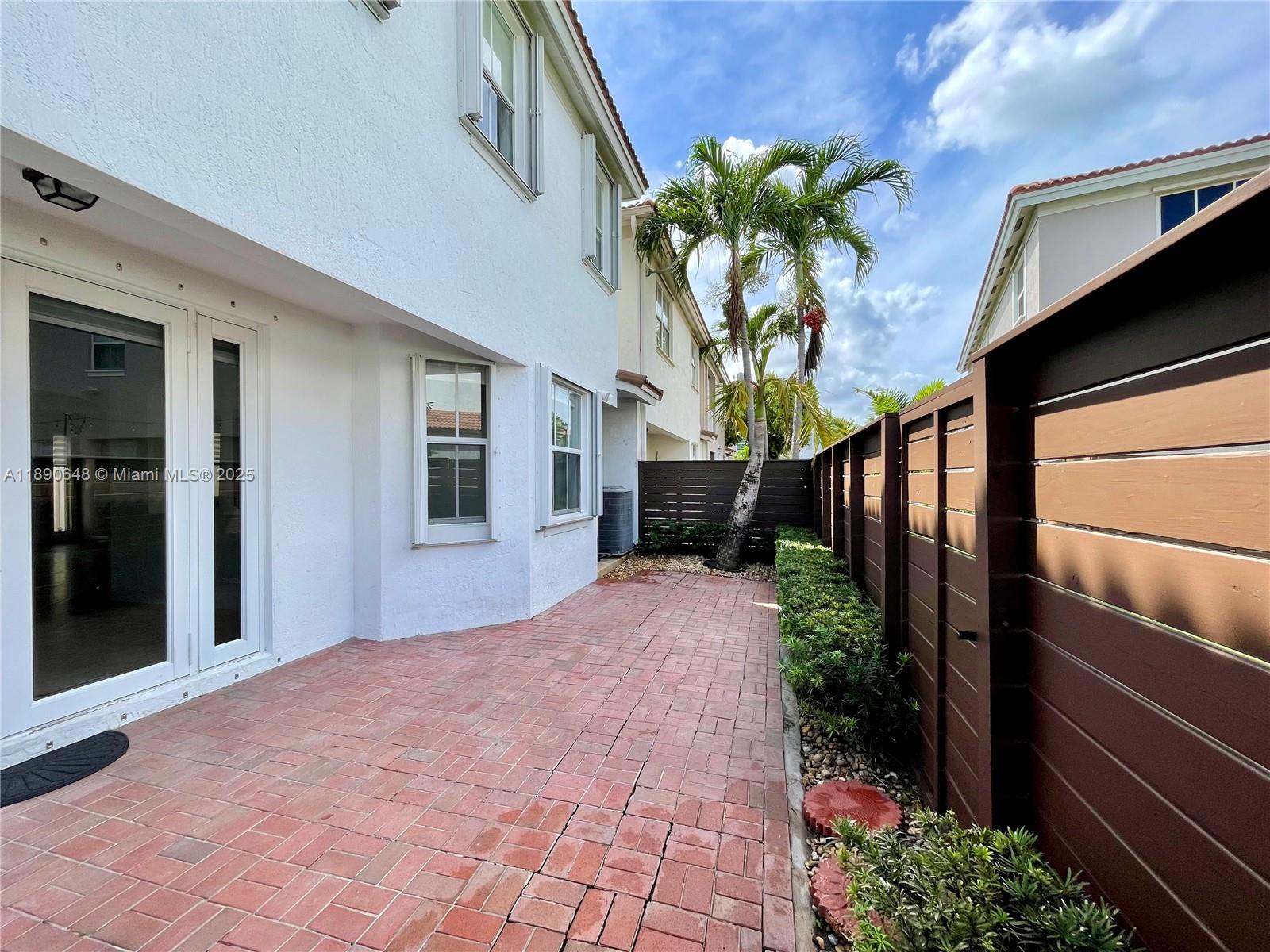 ISLANDS AT DORAL - Residential Lease