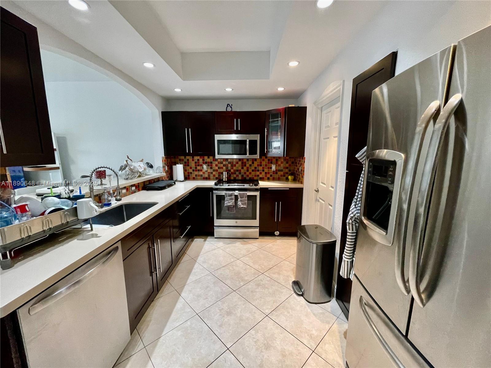 ISLANDS AT DORAL - Residential Lease