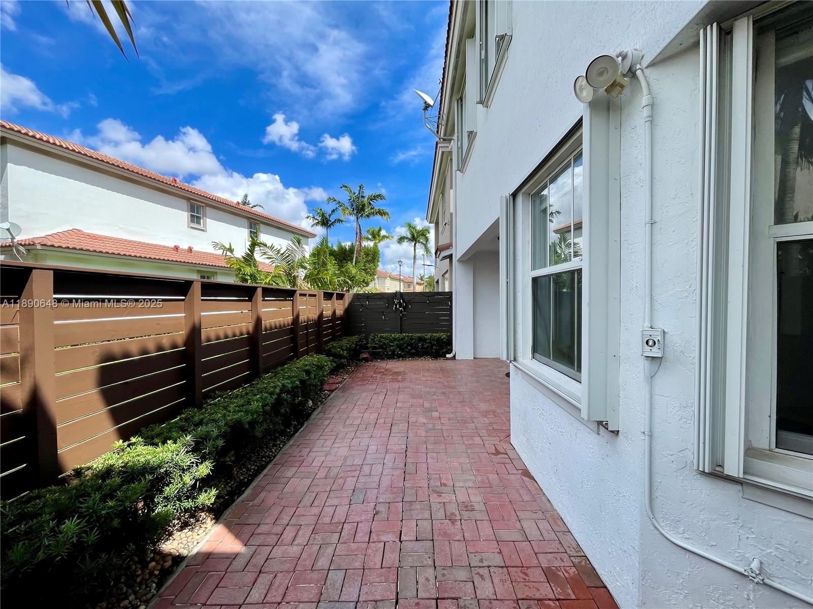 ISLANDS AT DORAL - Residential Lease