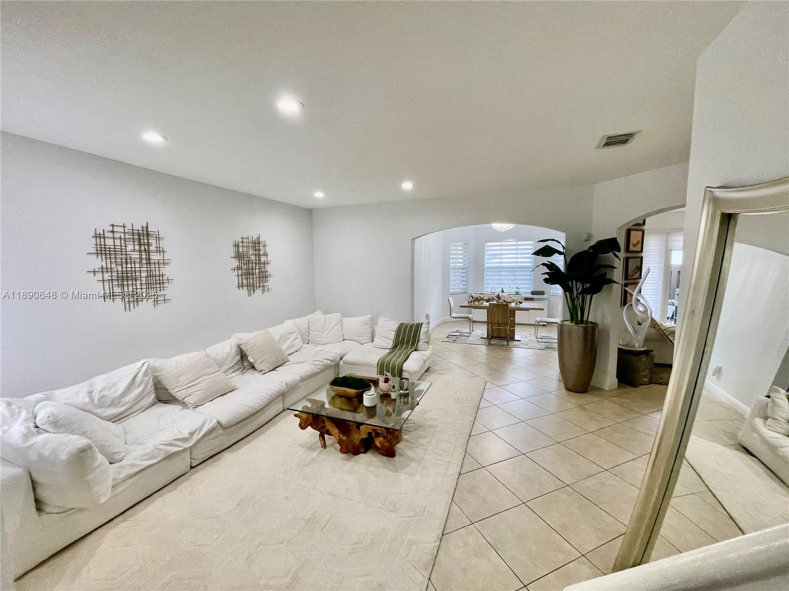ISLANDS AT DORAL - Residential Lease